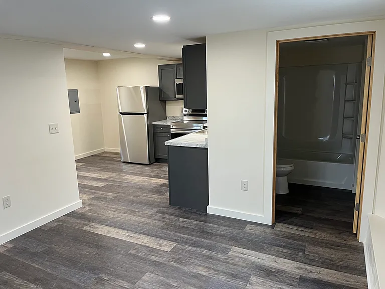118 Park St #5 — Photo 8