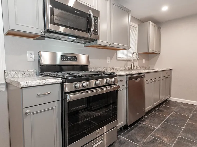 50 McNeilly Ct — Photo 2