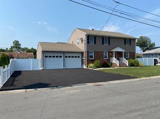 960 Cordelia St, North Brunswick, NJ 08902