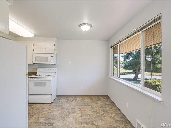 4th image of 10842 SE 204th St Unit F6