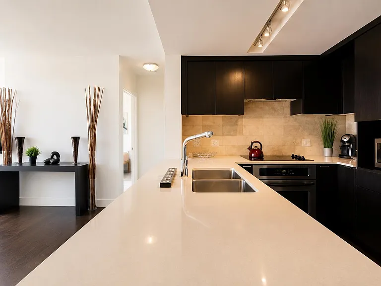 158 W 13th St #505 — Photo 11