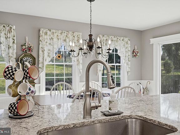 5th image of 577 Pinnacle Dr