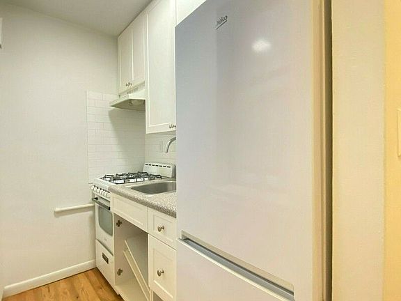 5th image of 164 E 78th St APT 5C
