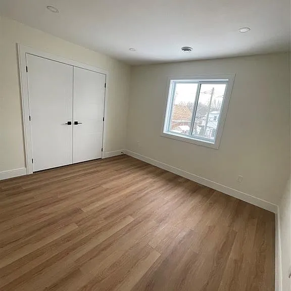 655 Stanley St — Photo 11