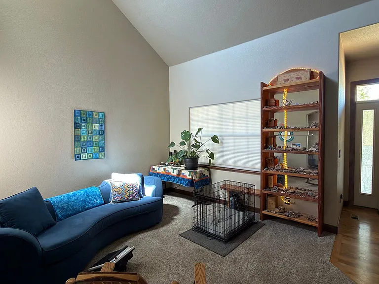 296 Sloan Dr — Photo 4