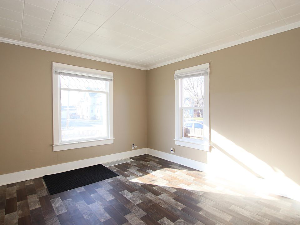1st image of 27 N Lincoln Ave