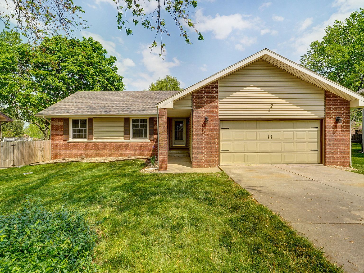 2795 W Westview Street, Springfield, MO 65807 | Zillow