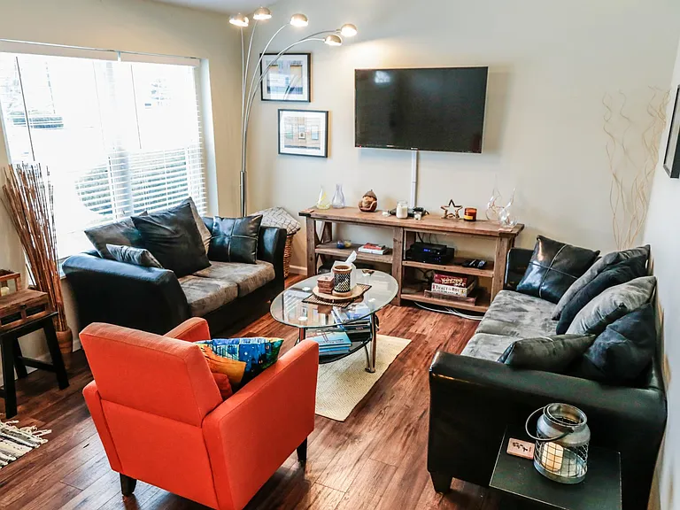 3050 Fox Chaple Dr — Photo 2