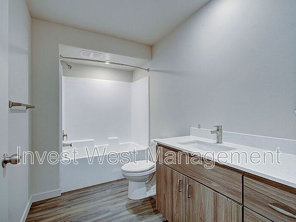 5th image of 404 NE 117th Ave #102