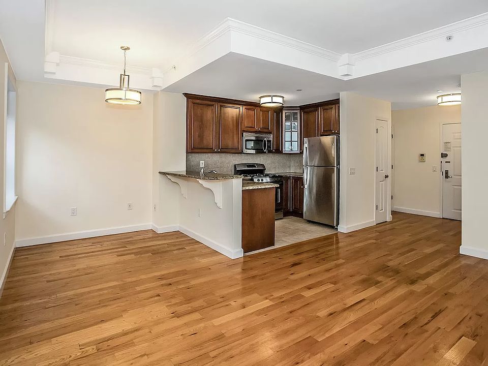 Whitestone Manor Condominiums - 15031 12th Ave Whitestone NY | Zillow