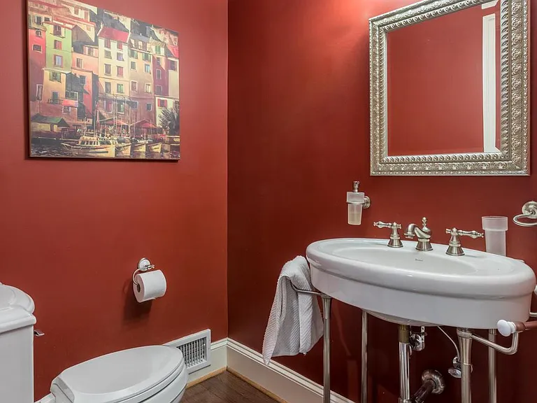 2138 Patrick Henry Dr — Photo 18