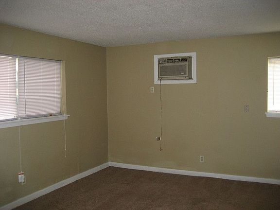 2nd image of 15208 Bellaire Ave APT A