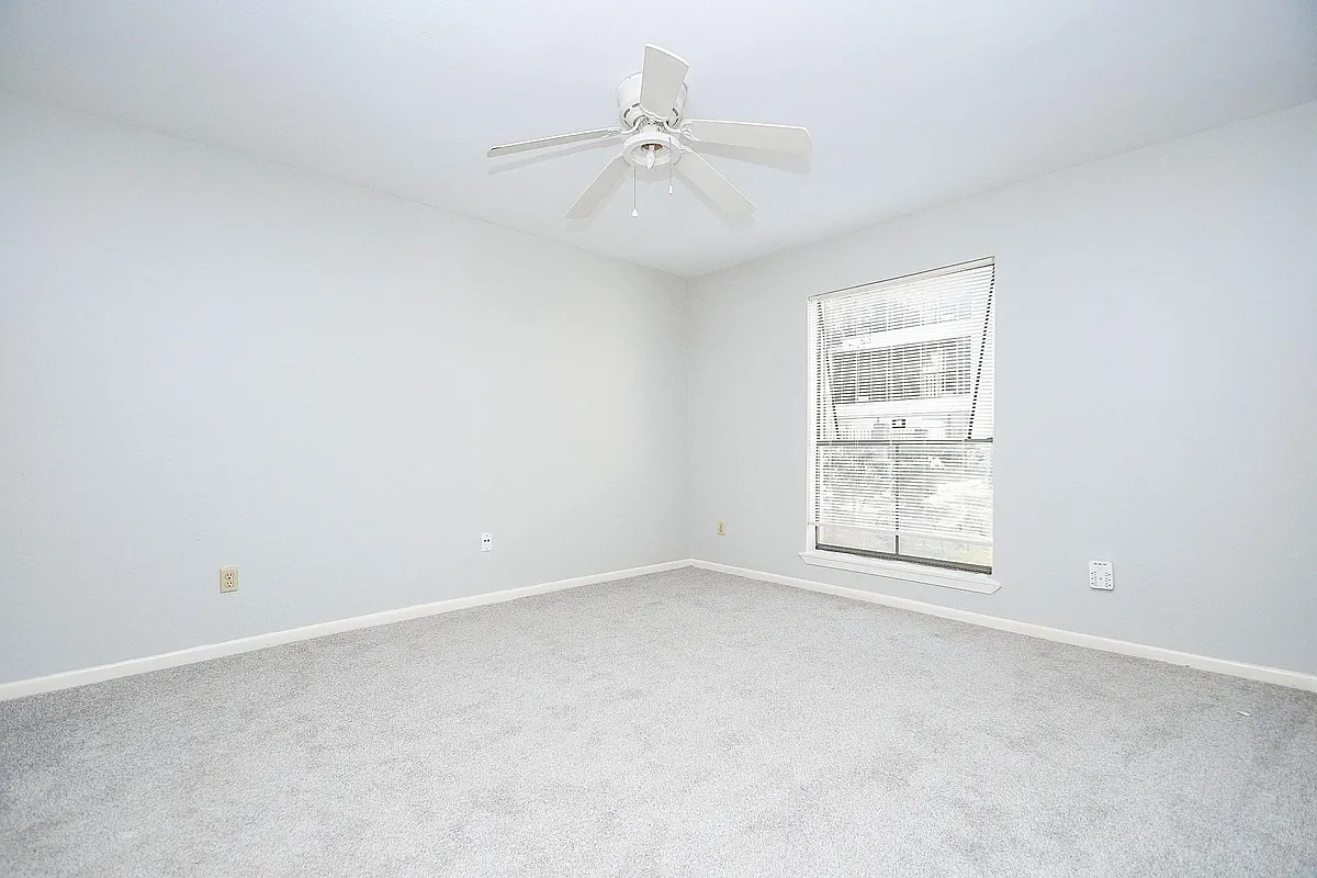 Building Photo - 8433 Hearth Dr #1