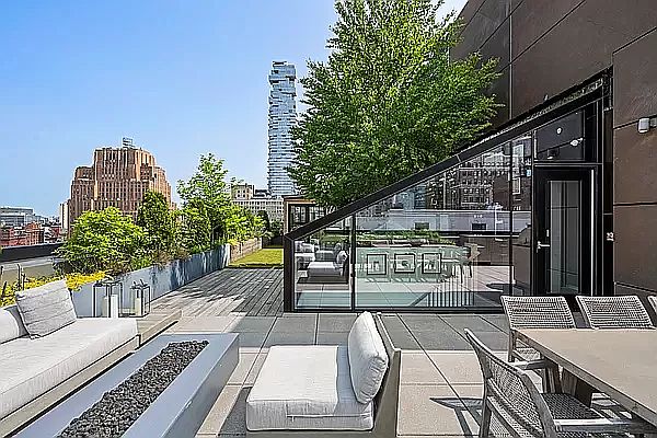 A closer look at Penthouse Off Grid Apartment For Rent