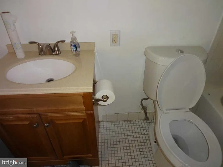 216 W Chester Pike #B — Photo 22