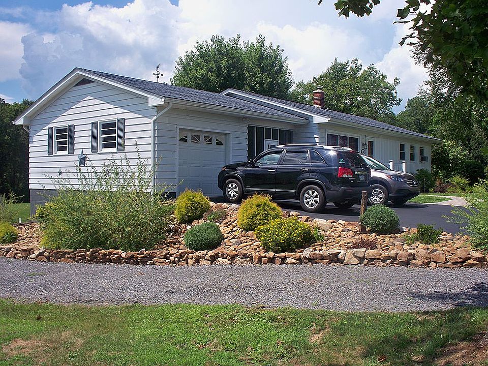 Front & Southeast end/Garage