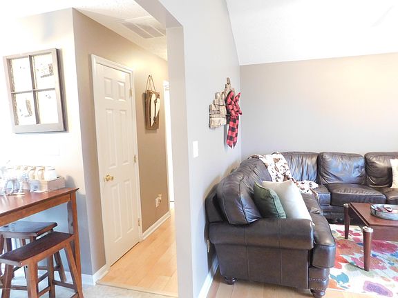 3rd image of 301 Holly Marie Dr