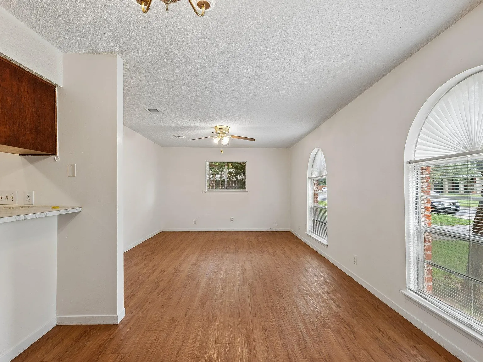 2 bed, 1.0 bath, 975 sqft, $1,550 — Photo 3
