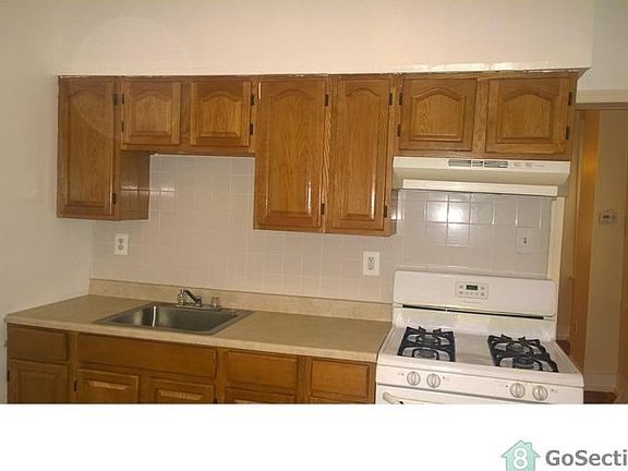 2nd image of 143 E Mayland St