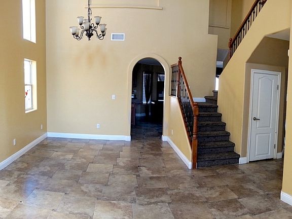 3rd image of 428 Paris Pearl Ave