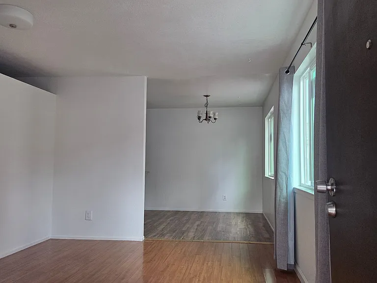 462 Clifton Ave — Photo 3