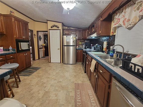 5th image of 1010 Kanawha St