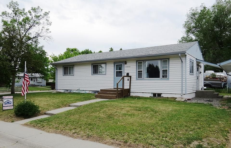 1st image of 1519 E Pershing Ave