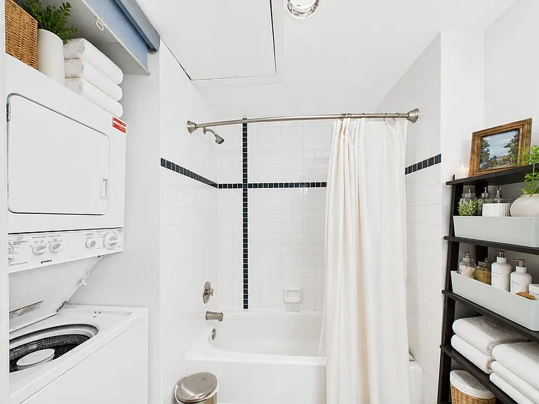 1738 Green St — Photo 21