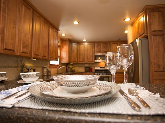5th image of 1055 Colina Dr