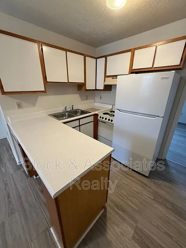 1 bed, 1.0 bath, $720 — Photo 2