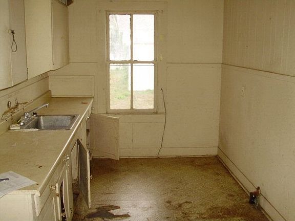 5th image of 1104 E Morgan Ave