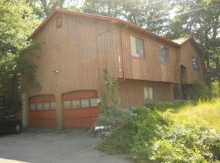 90 Village Ln, Bridgeport, CT 06606