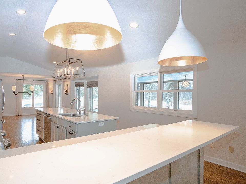 Kitchen dining area