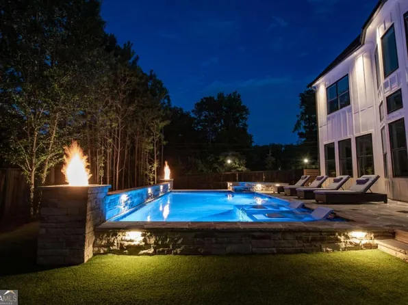 100 Chateau Pl, Woodstock, GA 30188
