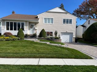 563 Benton Rd, East Meadow, NY 11554