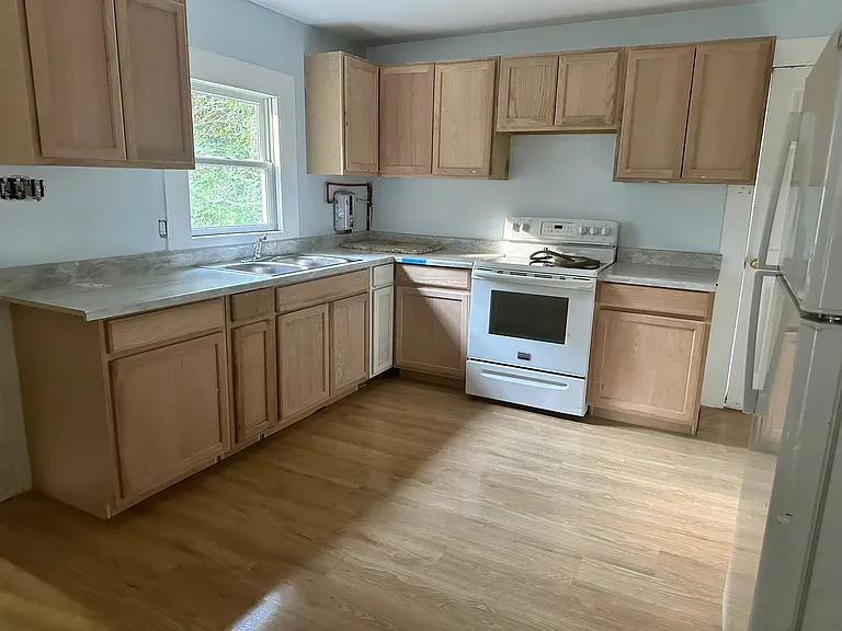 910 Hill Ter — Photo 15