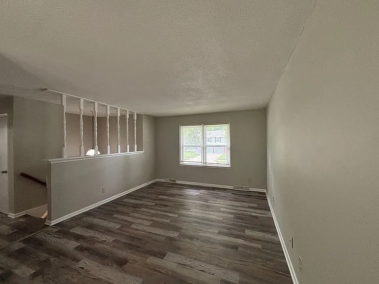 6928 NW 76th Pl — Photo 2