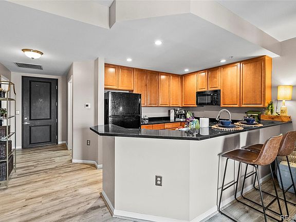 5th image of 975 N Lincoln Street #12J