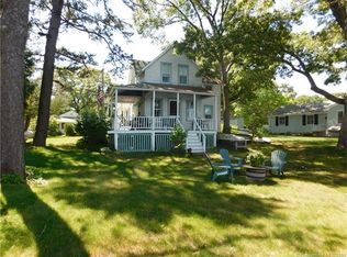 27 Saunders Dr, Niantic, CT 06357