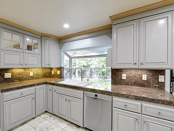 5th image of 5481 Kaveny Dr