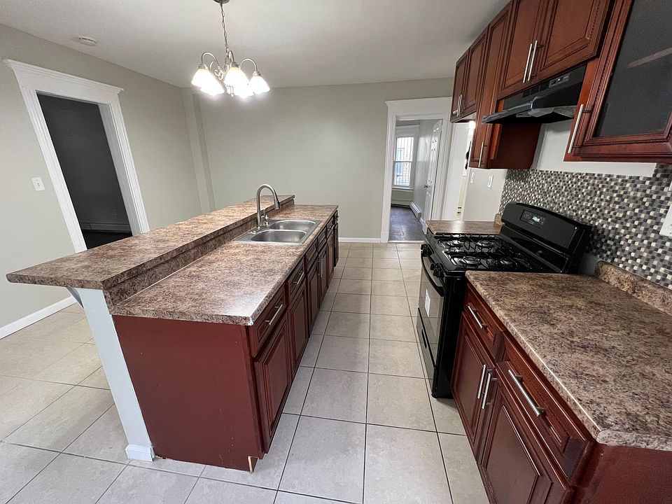 1st image of 542 Sanford Ave #1
