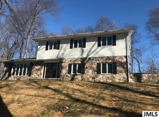 2868 N Oak Creek Dr, Jackson, MI 49201