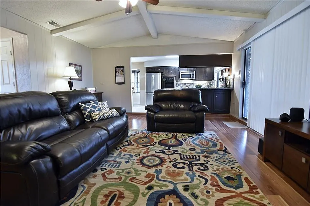 3 bed, 2.0 bath, 1780 sqft, $2,250 — Photo 4