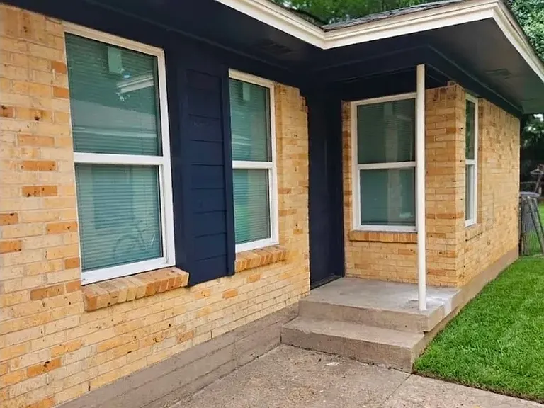 2901 Silkwood St — Photo 2