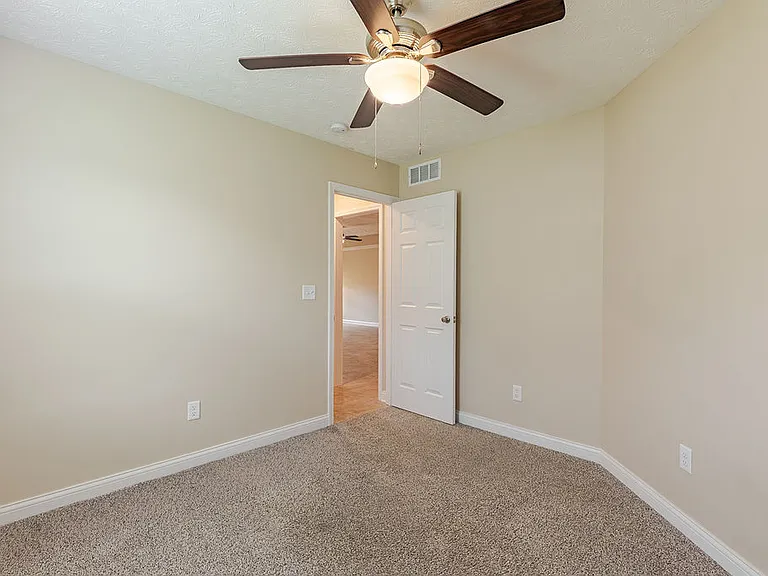 305 Breckinridge Cir — Photo 41