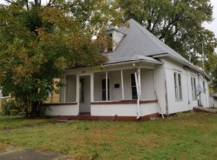 615 8th St, Monett, MO 65708