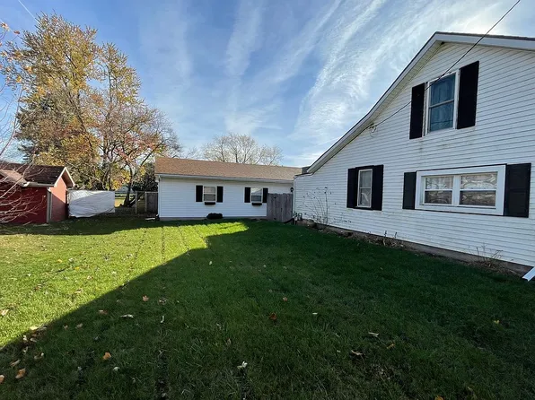 121 S Adrian St, Lyons, OH 43533
