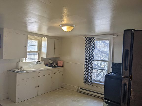 4th image of 225 Summit Ave #2