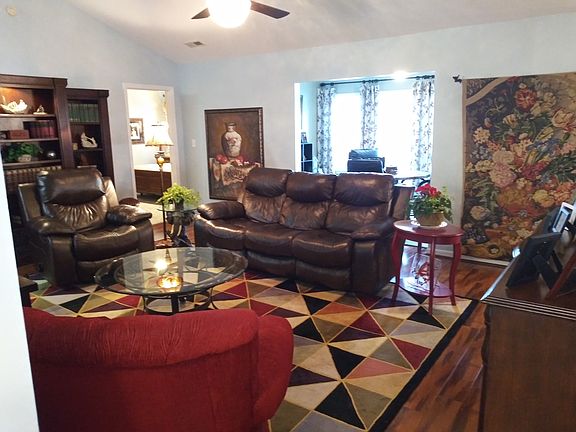 4th image of 706 Court Side Dr