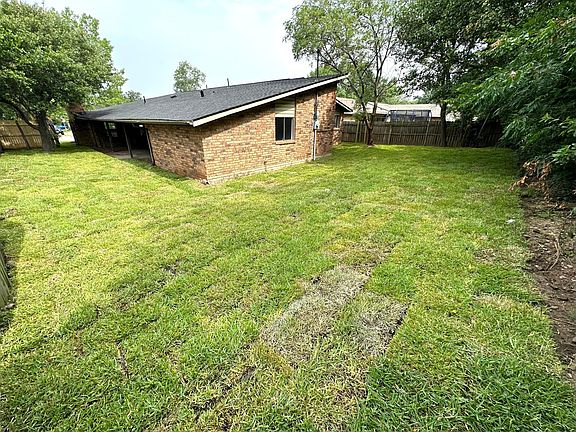 4th image of 3004 Shady Brook Dr